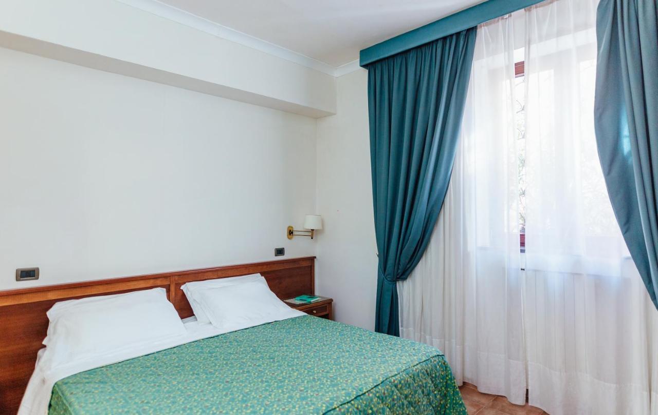 Hotel Montana SantʼAgata sui Due Golfi Exterior foto